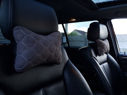 Poduszka samochodowa pod szyję z szarej alcantary – komfort i elegancja